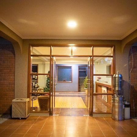Summit Lodge Marombosa Ngoại thất bức ảnh