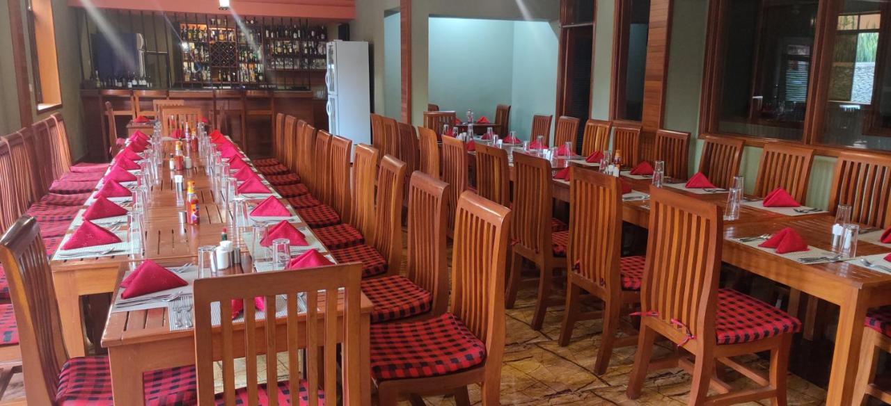 Summit Lodge Marombosa Ngoại thất bức ảnh