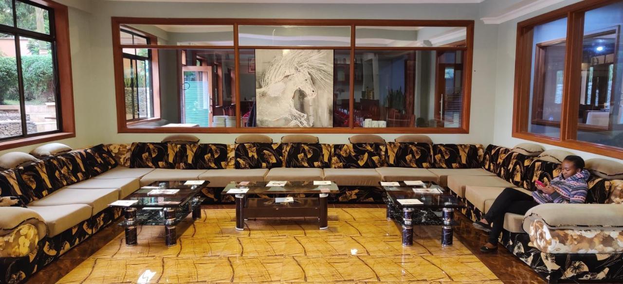 Summit Lodge Marombosa Ngoại thất bức ảnh
