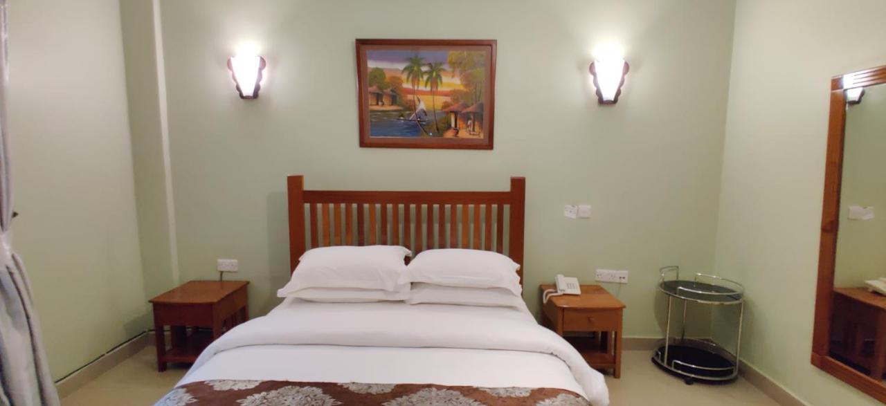 Summit Lodge Marombosa Ngoại thất bức ảnh