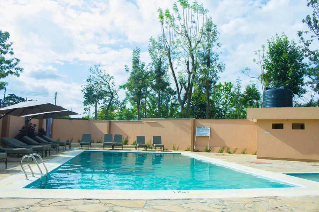 Summit Lodge Marombosa Ngoại thất bức ảnh