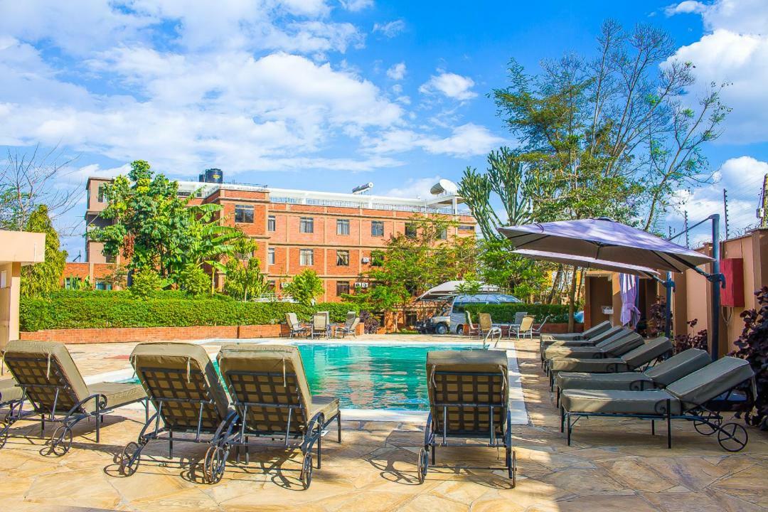 Summit Lodge Marombosa Ngoại thất bức ảnh