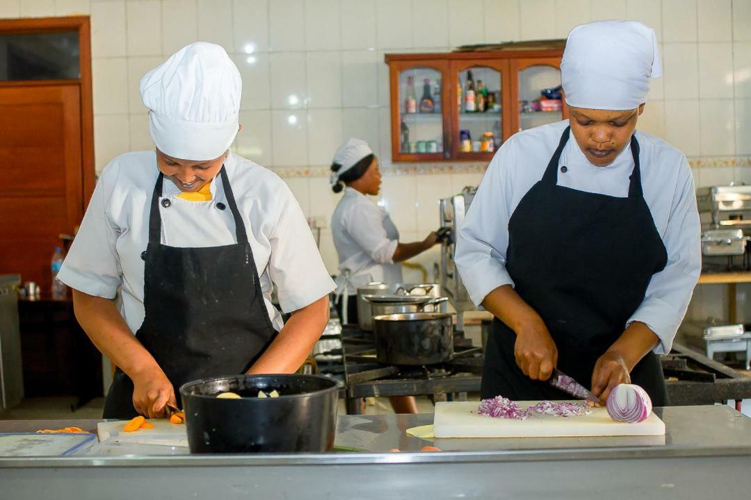 Summit Lodge Marombosa Ngoại thất bức ảnh