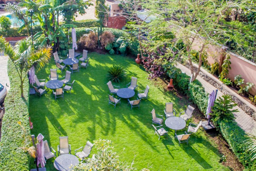 Summit Lodge Marombosa Ngoại thất bức ảnh